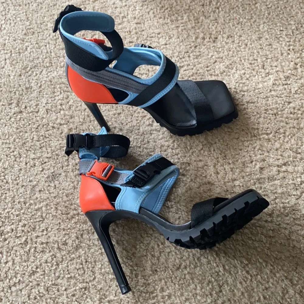 🚨 New! Heels - Picture 4 of 5